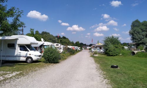 See-Camping-Guenztal_Einfahrt-Hauptweg