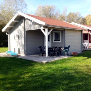 See-Camping-Guenztal_grosse-Huette_grau_Aussenansicht